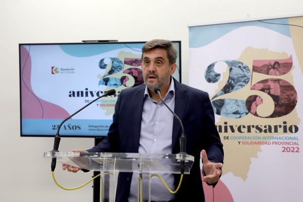 La Delegación de Cooperación conmemora sus 25 años de solidaridad, educación y acción humanitaria con una exposición retrospectiva